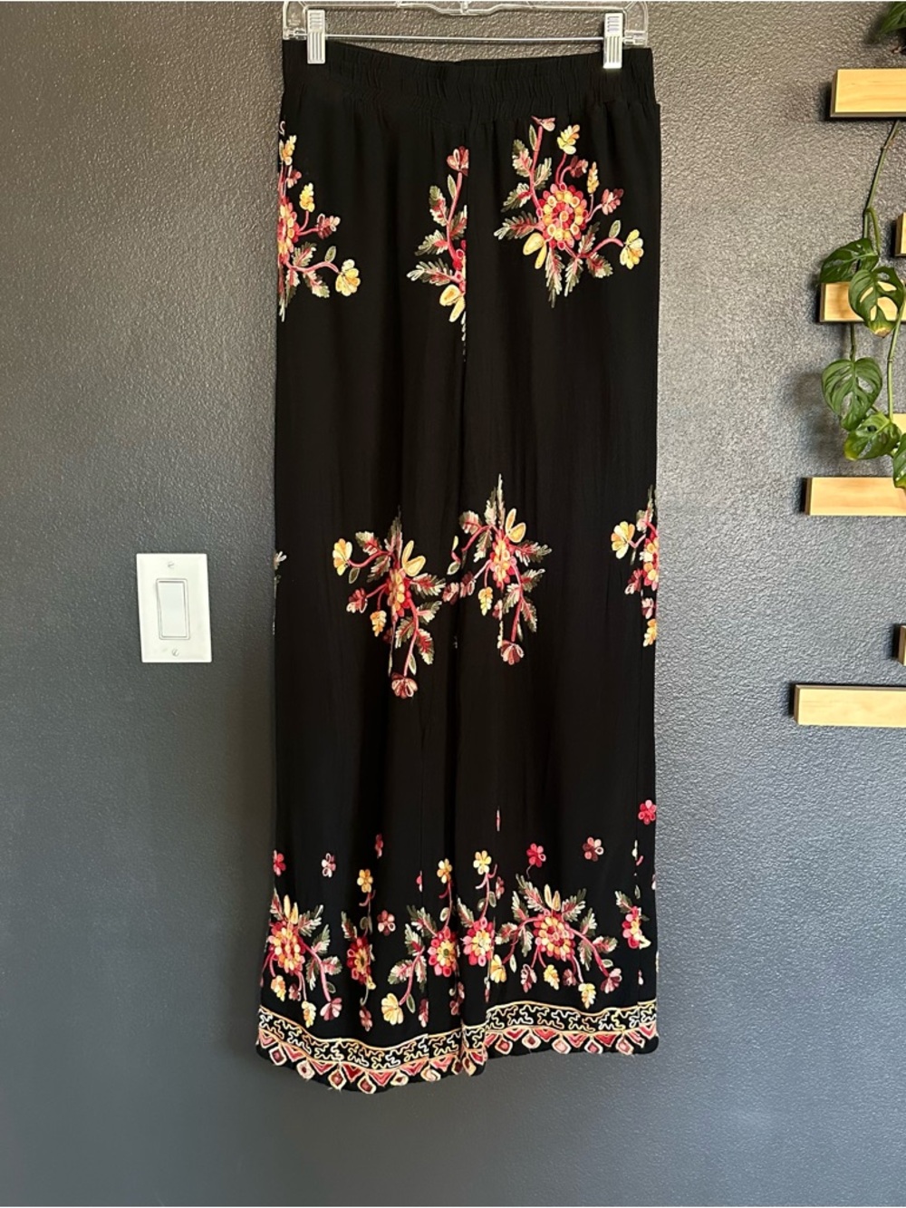 LIV Los Angeles Embroidered Boho Pants Black Floral Wide Leg Rayon Size L - Picture 2 of 7
